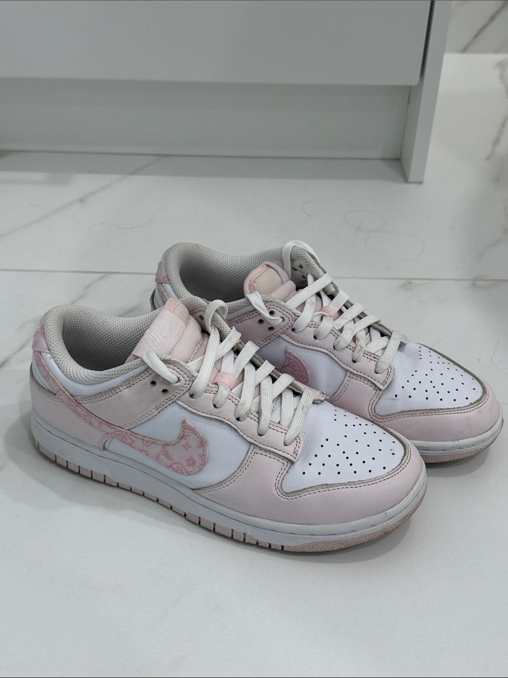 Nike Low-Top Sneakers in White and Light Pink